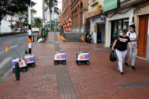 Le Colombien Rappi teste des robots pour livrer de la nourriture de restaurant à domicile