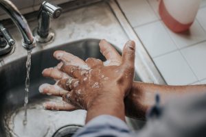 Le projet UVic promeut un lavage des mains plus sûr et plus répandu