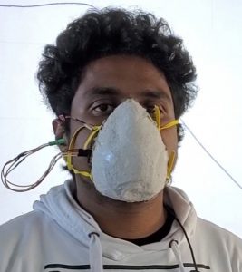 Un "masque intelligent" conçu par une équipe multidisciplinaire d'étudiants de l'URI