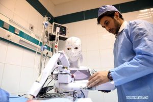 Un inventeur égyptien teste un robot pour diagnostiquer le COVID-19