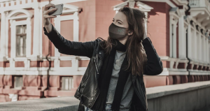 Ce masque sert également d'oreillette Bluetooth au CES 2021