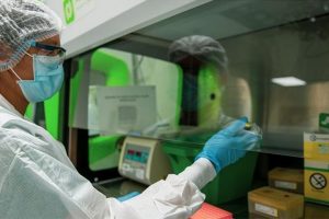Easyjet, Jet2, TUI et Ryanair : Le laboratoire de Cambridge lance un service de test Covid ultra-rapide pour les voyages internationaux