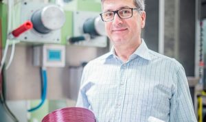 Labellisé Origin'Ain, la société Ain'Fibres, basée à Oyonnax, fabrique des textiles innovants et éco-conçus.